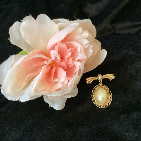 Vintage Faux Pearl & Rhinestone Drop Brooch Pin - Picture 1 of 9